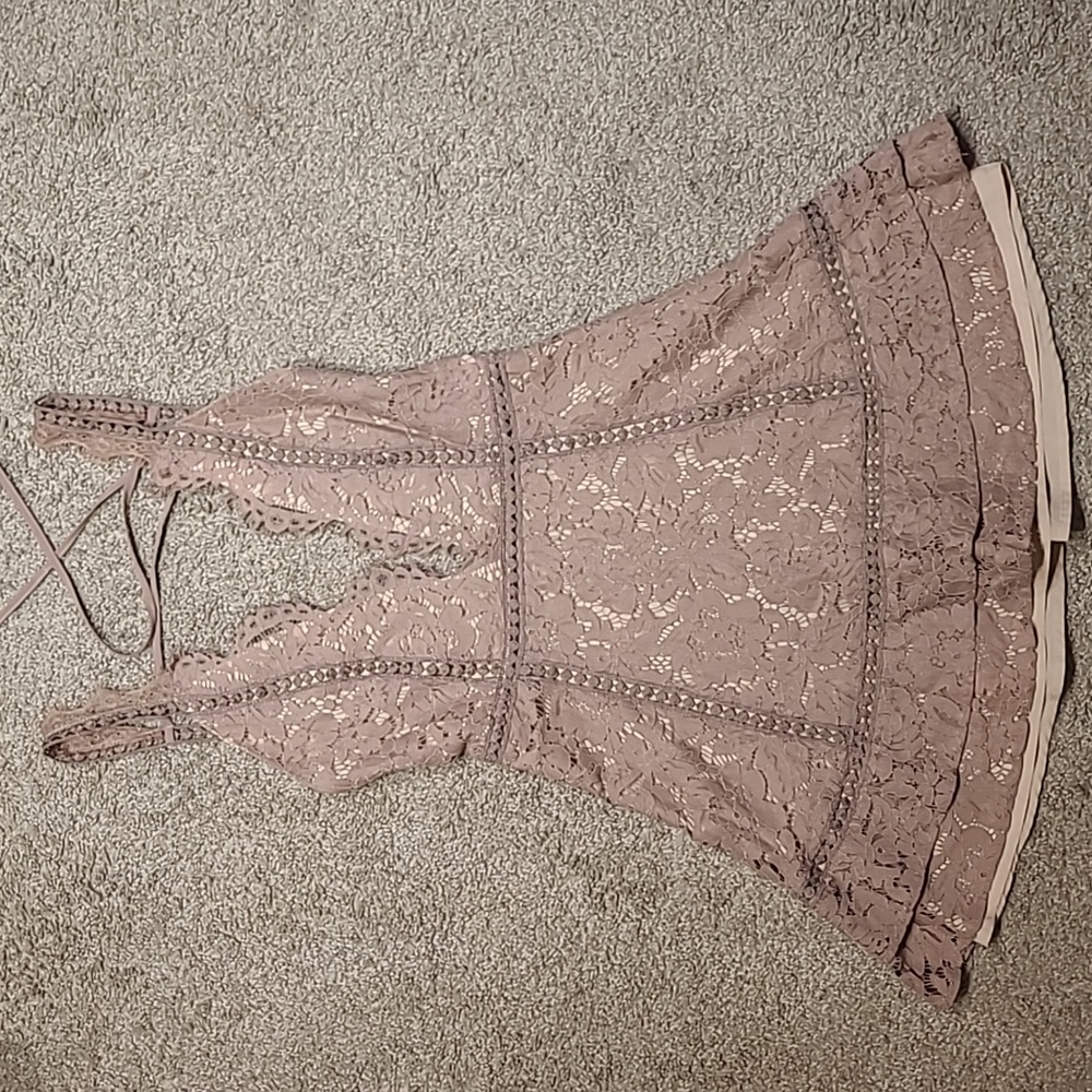 Gorgeous laced overlay TOBI dress Nwot